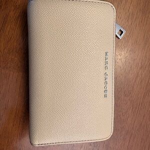 Marc Jacobs Neutral Pebbled Zip Wallet in Light Beige